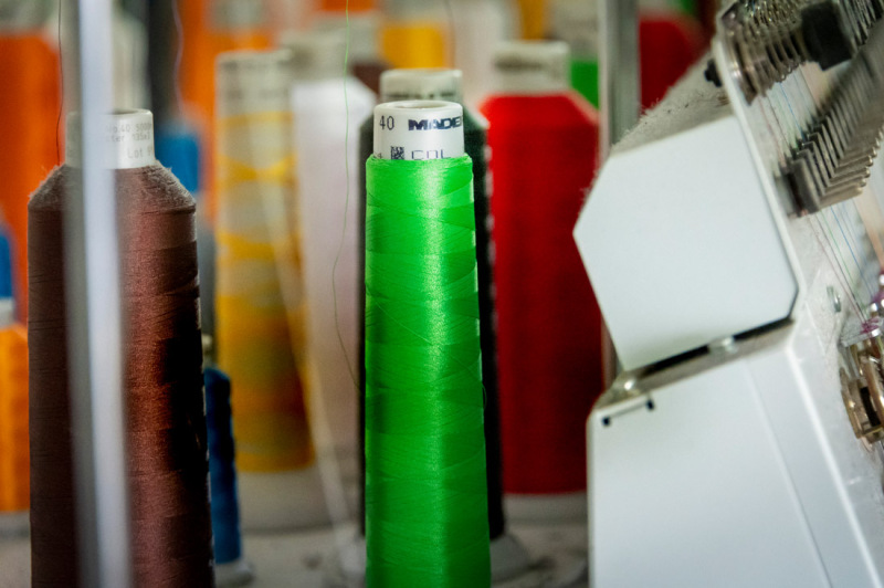 Sigma Textil verarbeitet farbige Garne exakt nach Kundenwunsch.