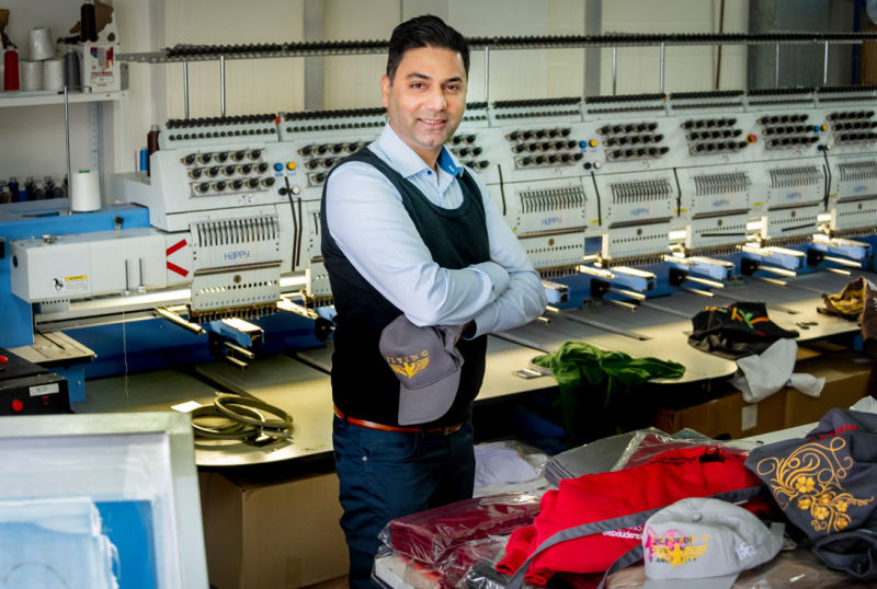 Es wird eng: Noch hat Muhammad Farhan Aslam seine Produktionsräume im Steffenweg in Walle. Es wird eng: Noch hat Muhammad Farhan Aslam seine Produktionsräume im Steffenweg in Walle.