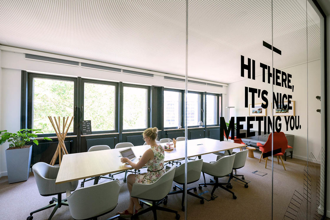 Neben Büros und Arbeitsplätzen gehören auch Meeting-Räume zum Spaces-Angebot Neben Büros und Arbeitsplätzen gehören auch Meeting-Räume zum Spaces-Angebot