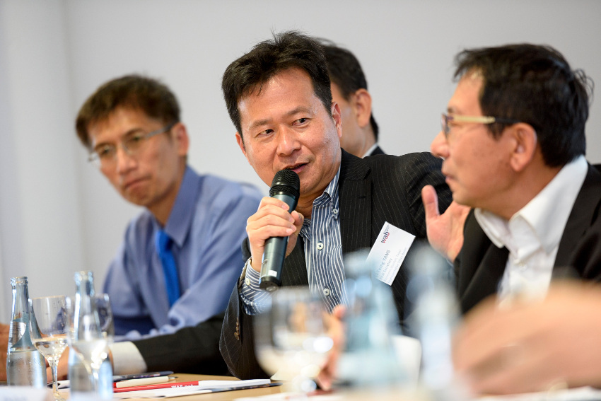 Angeregter Austausch im Klimahaus Bremerhaven, am Mikrofon Yang Li-Terng Angeregter Austausch im Klimahaus Bremerhaven, am Mikrofon Yang Li-Terng