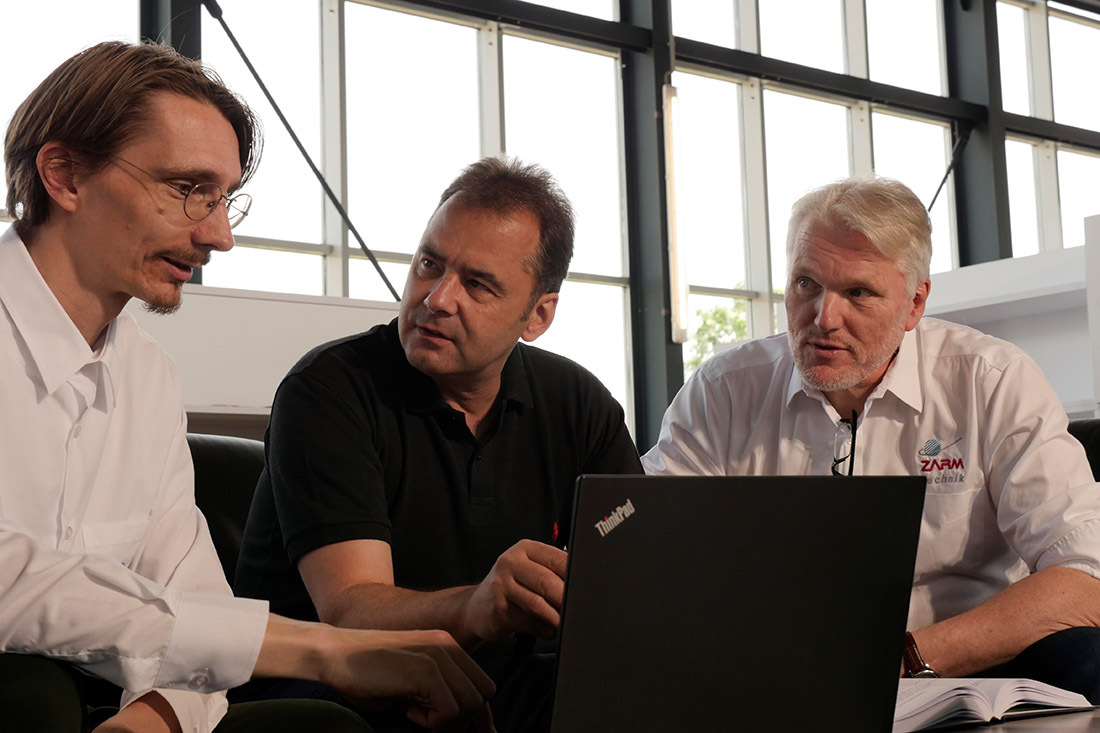 Holger Oelze (right), director of ZARM Technik AG, in an interview 