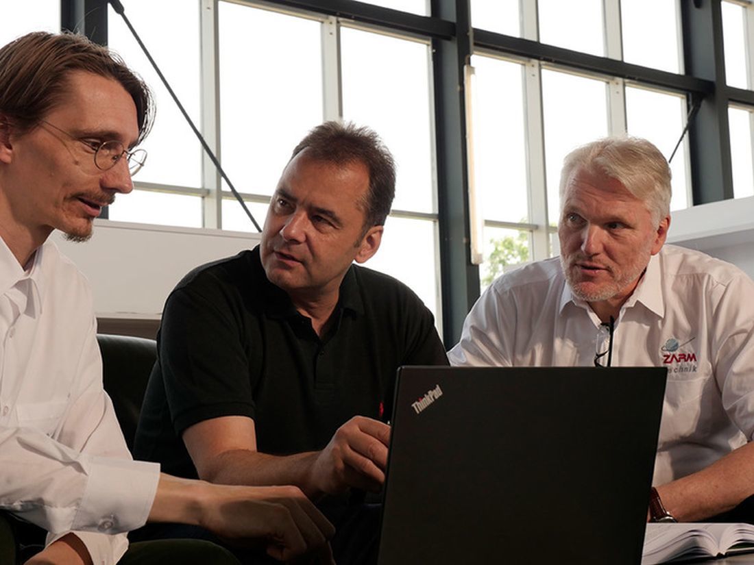 Peter Offterdinger (middle) and Holger Oelze (right) Peter Offterdinger (middle) and Holger Oelze (right)