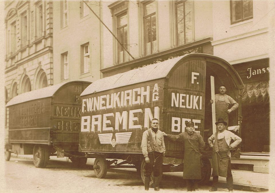 Altes Foto vom Umzug Altes Foto vom Umzug