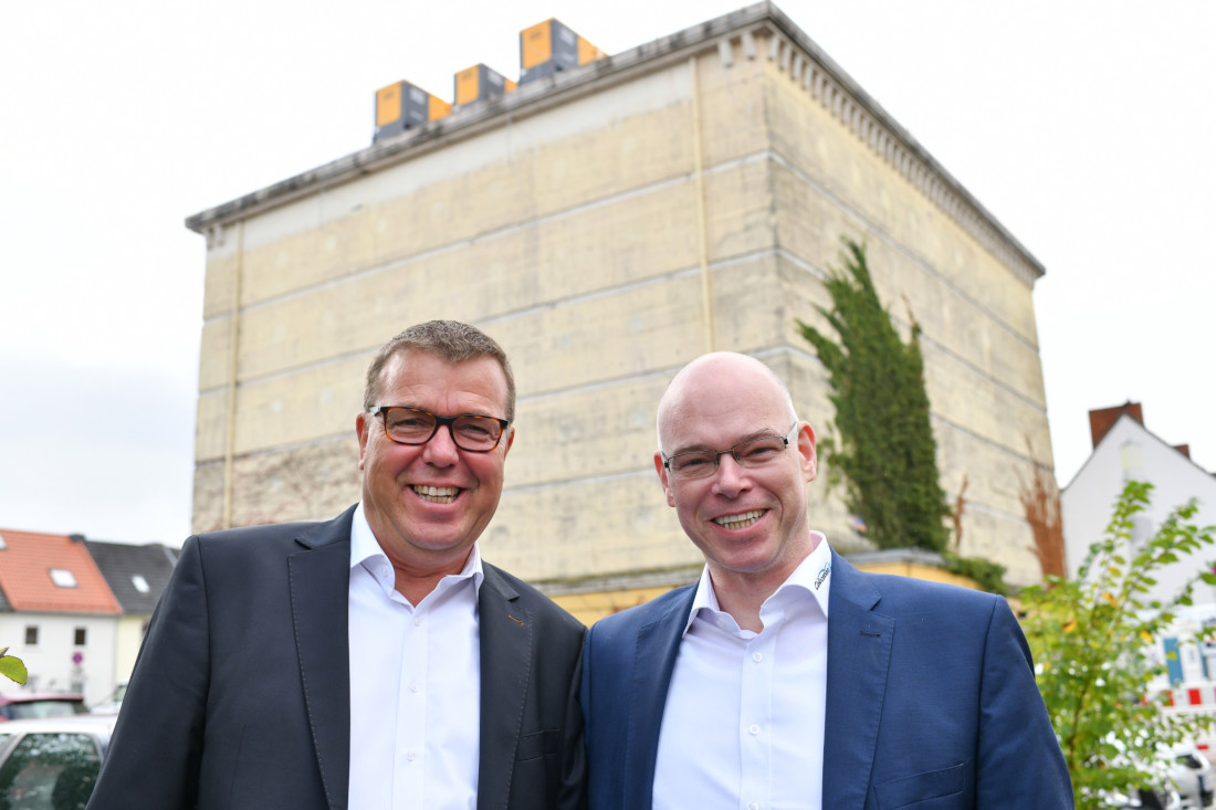 Consultix CEO Andres Dickehut and sales manager Uwe Jambroszyk in front of the bunker