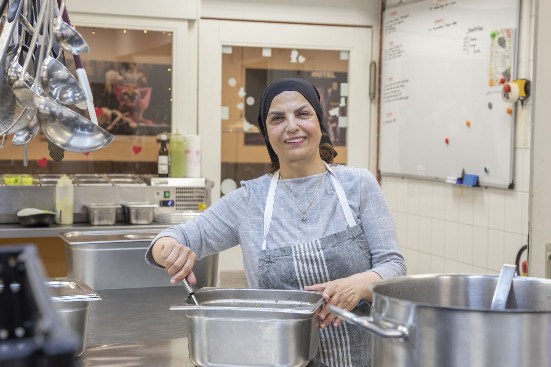 Die Iranerin Homa konnte ihre Deutschkenntnisse beim Arbeiten verbessern. 