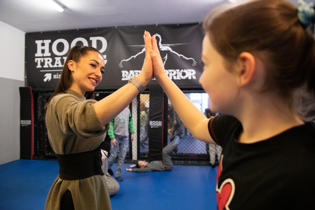 Es müsse einfach jemanden geben, der an die Jugendlichen glaube und ihnen Selbstvertrauen vermittle – dafür sei der Sport ideal, sind die Initiatorinnen und Initiatoren von „Hood Training“ überzeugt. 