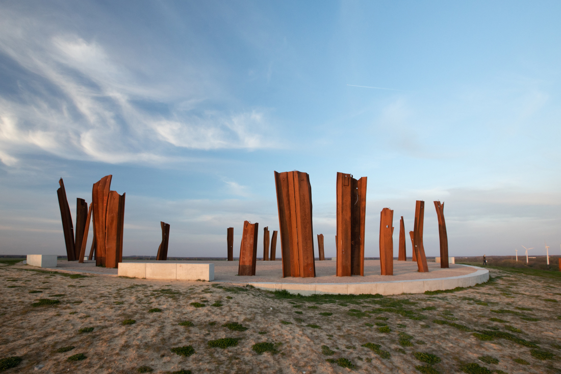 Das Bremer Monument Metalhenge ist an Stonehenge in England angelehnt. 