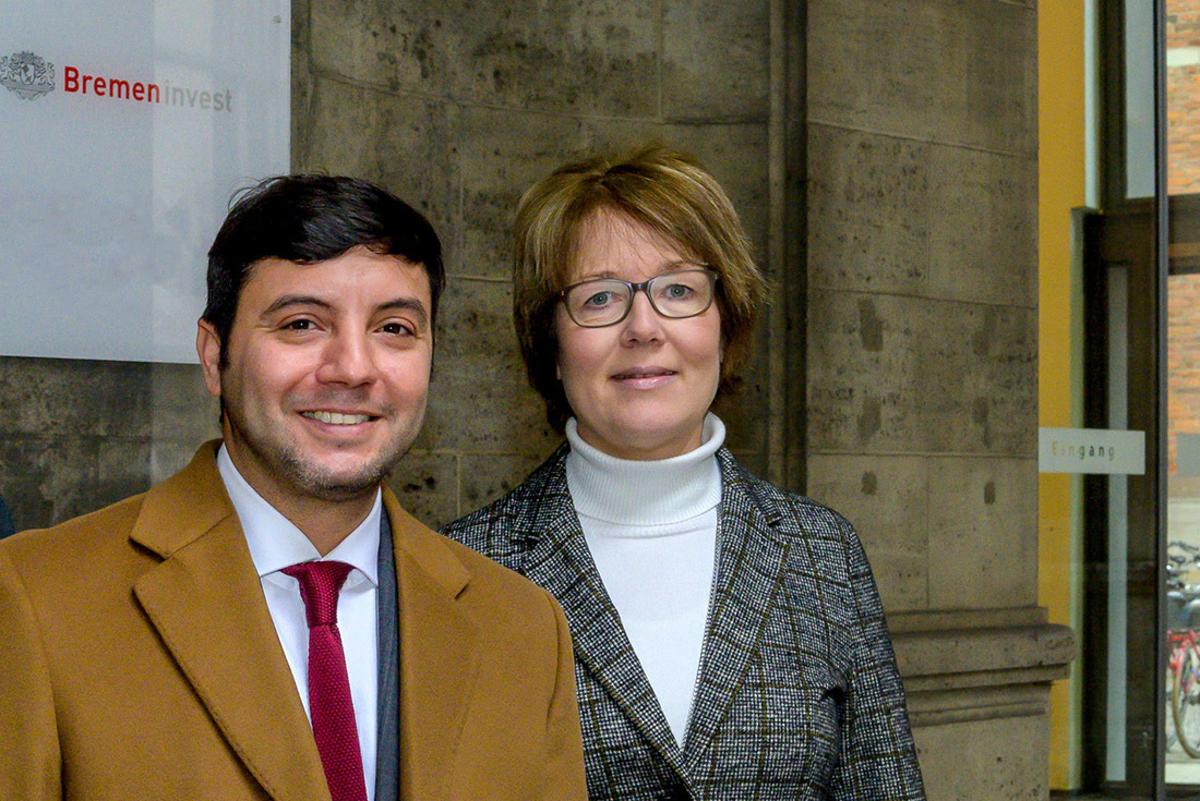 Arrived in Bremen: Tamim Fannoush (mi.) with business partner Hauke Weidemann (left) and Karin Noetzel, Bremeninvest (r.)