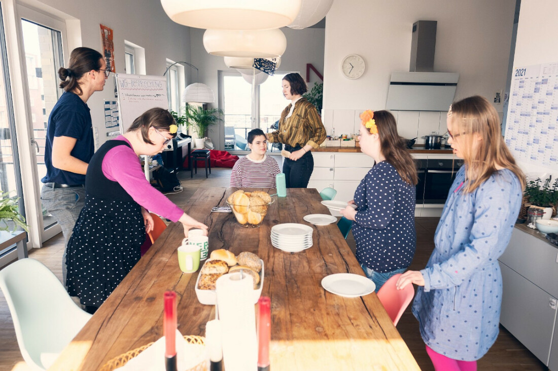 Das gemeinsame Essen ist gehört in der inklusiven WG für alle dazu.         