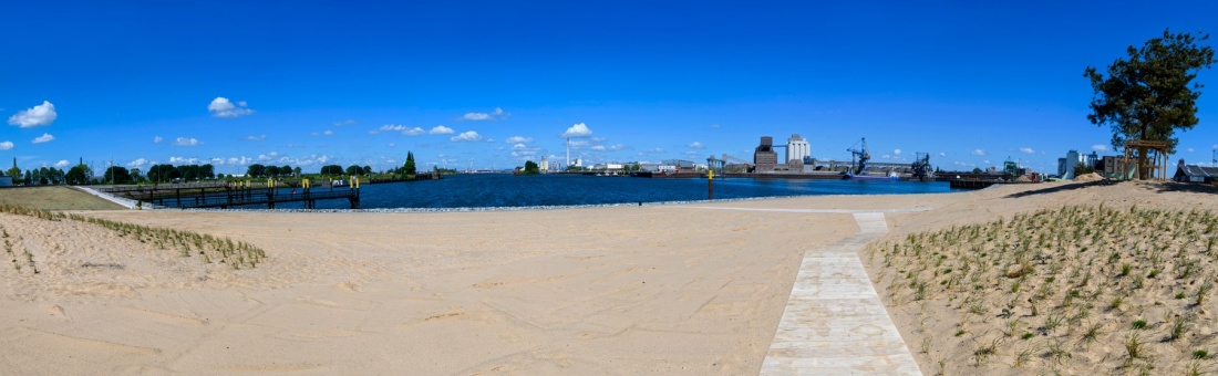 Ein Überblick über das Wendebecken und den Strandpark Waller Sand in der Bremer Überseestadt.