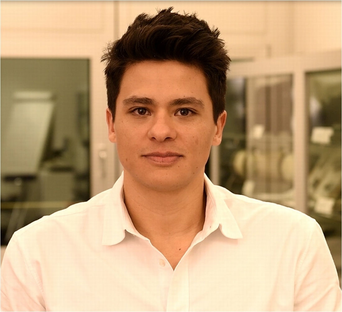 Esteban Bayro-Kaiser is an entrepreneur and AI expert 