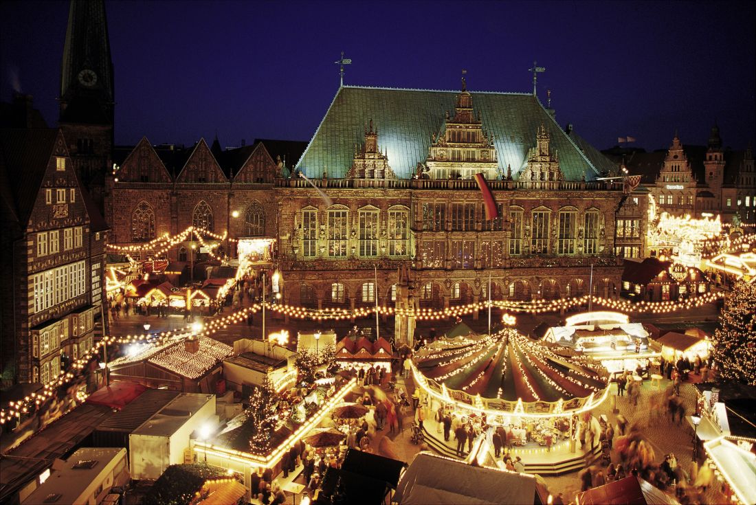 Blick auf den Weihnachtsmarkt vorm Bremer Rathaus Blick auf den Weihnachtsmarkt vorm Bremer Rathaus