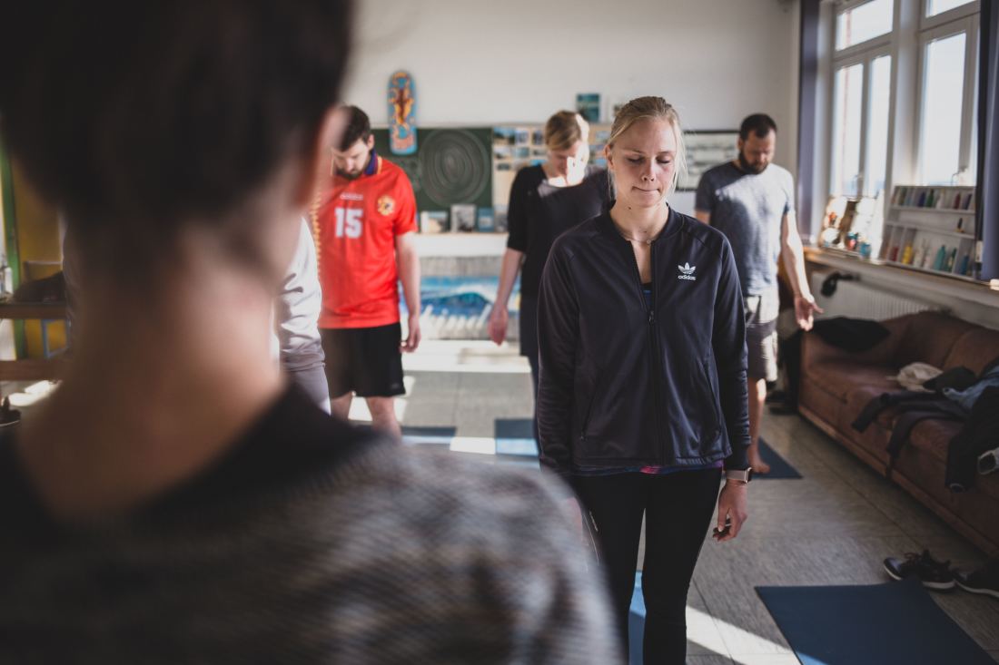 Bringing body and mind together in new work environments – New Work includes methods such as ‘yoga thinking’ Bringing body and mind together in new work environments – New Work includes methods such as ‘yoga thinking’