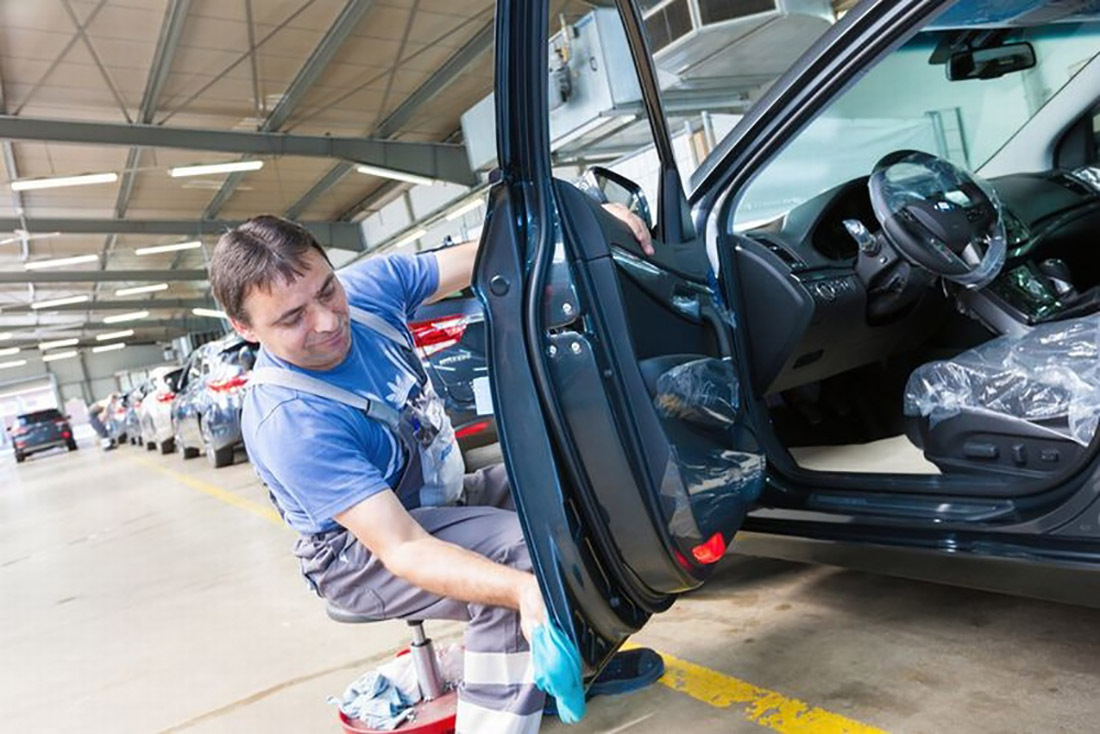 Cleaning and checking the vehicles in the technology centre 