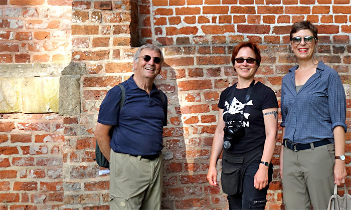 Die Wandertruppe am Schloss Schönebeck