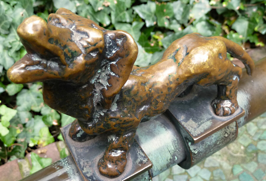 Der Hund am Sieben-Faulen-Brunnen