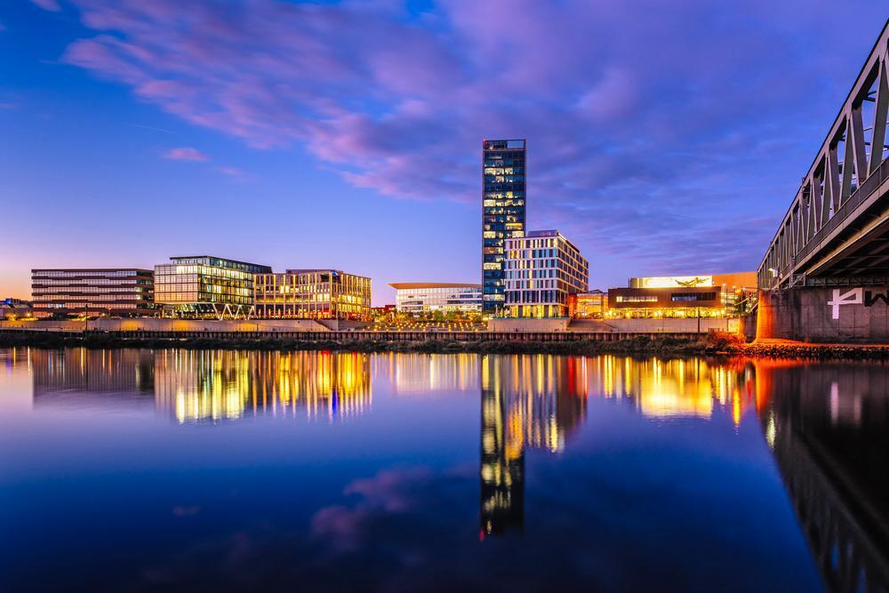 Blick auf die Überseestadt von der Weserseite.