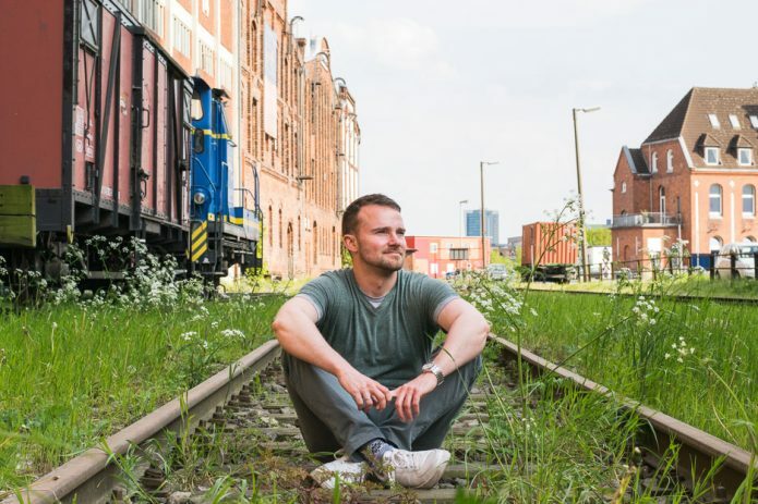 Alte Bahnschienen im Bremer Holzhafen mit Stefan Krieger