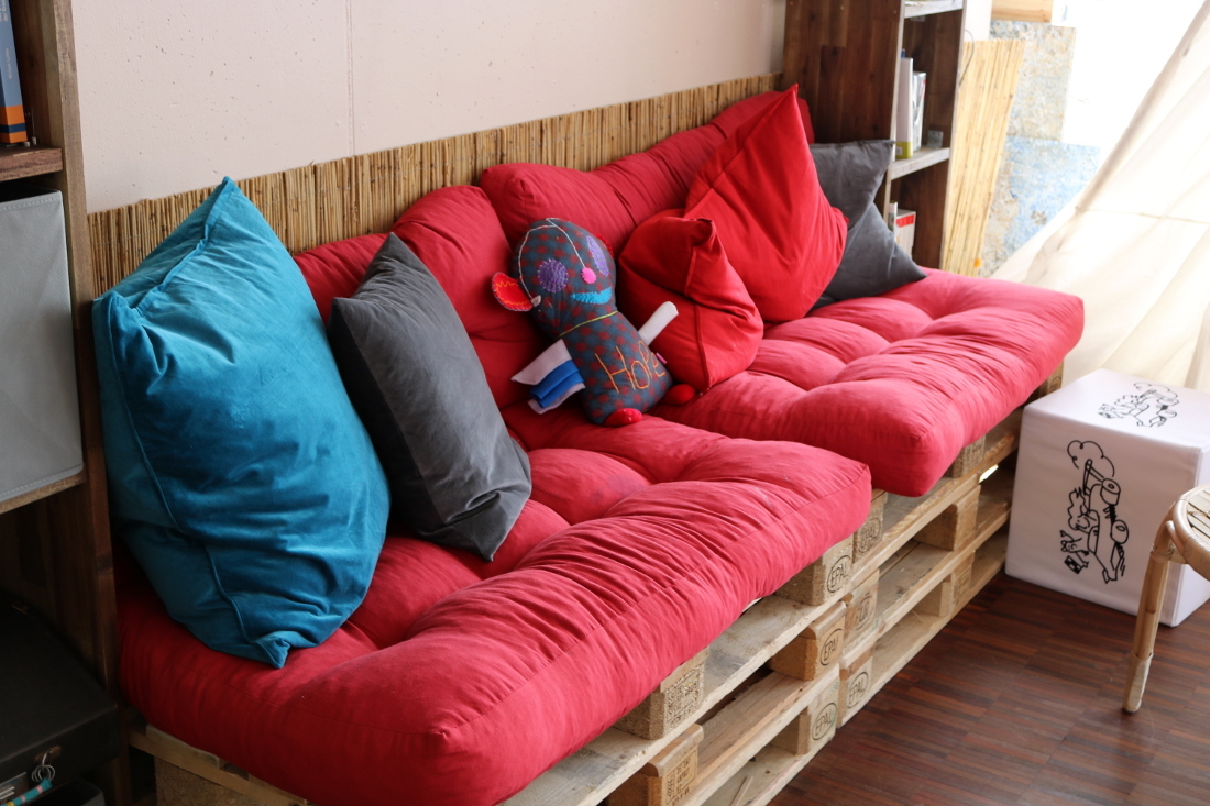 Self-constructed bench made of pallets in the thinking room