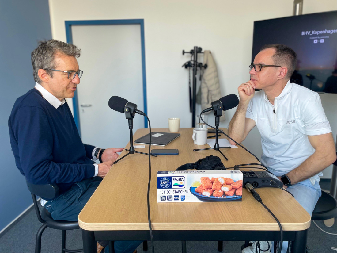 FRoSTA-CEO Felix Ahlers im Gespräch mit unserem Host Boris Felgendreher FRoSTA-CEO Felix Ahlers im Gespräch mit unserem Host Boris Felgendreher