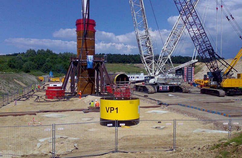 Vibro-Pfahl-Testfeld in Altenwalde: Pfähle für Windenergieanlagen werden auf ihre Tragfähigkeit geprüft