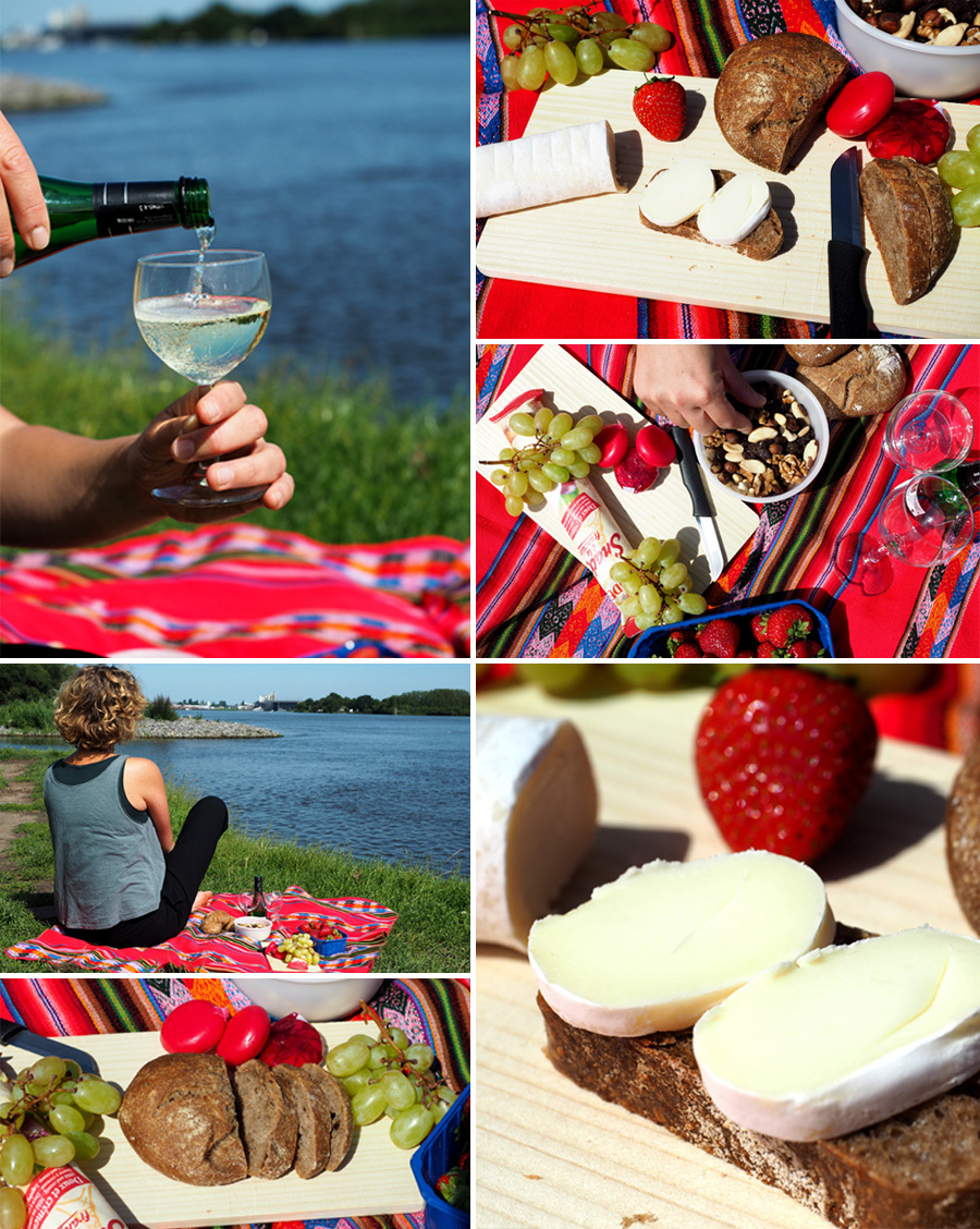 Collage: Picknicken mit Brot, Käse, Obst und Wein am Wasser