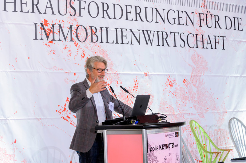 Prof. Dr. Johannes Busmann, Gründer und Herausgeber des Polis–Magazins 