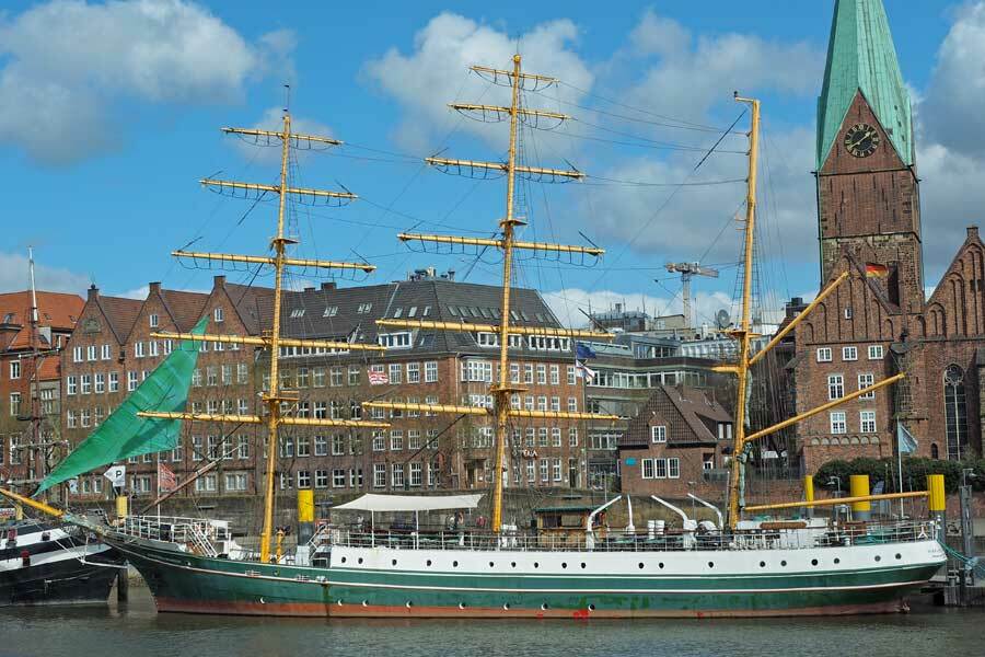 The "Alexander von Humboldt" at the Schlachte