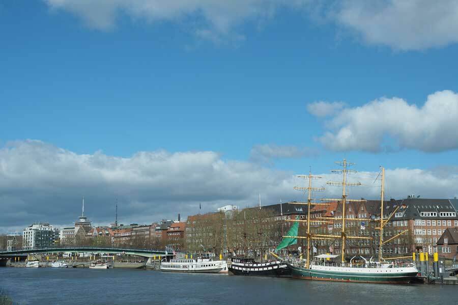 Schiffe an der Weserpromenade