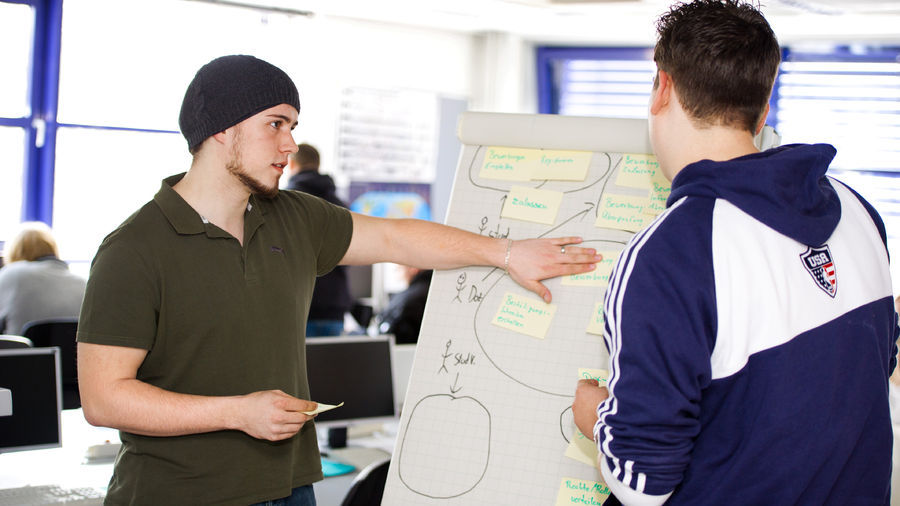 Viele Praxisanteile machen den Studiengang Digitalisierung, Innovation und Informationsmanagement aus Viele Praxisanteile machen den Studiengang Digitalisierung, Innovation und Informationsmanagement aus