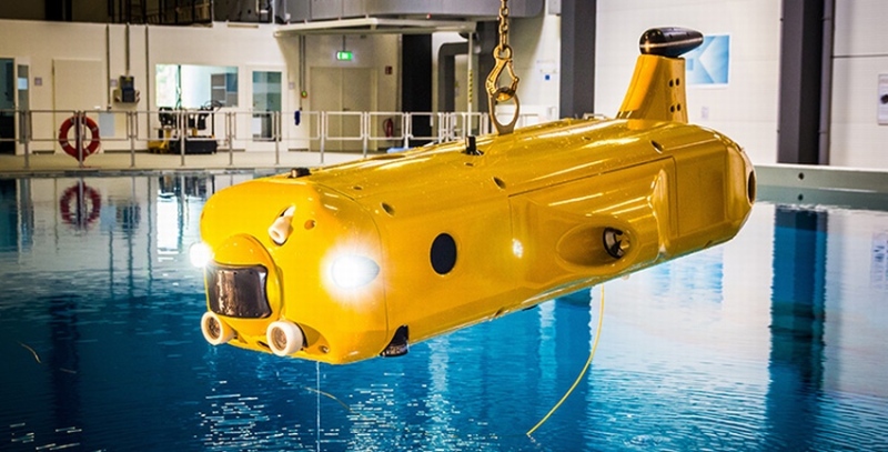 AUV FlatFish in der maritimen Explorationshalle des DFKI in Bremen AUV FlatFish in der maritimen Explorationshalle des DFKI in Bremen